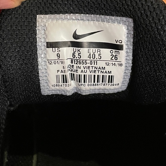 Nike women’s Tanjun sneakers - size 9. - Picture 8 of 10